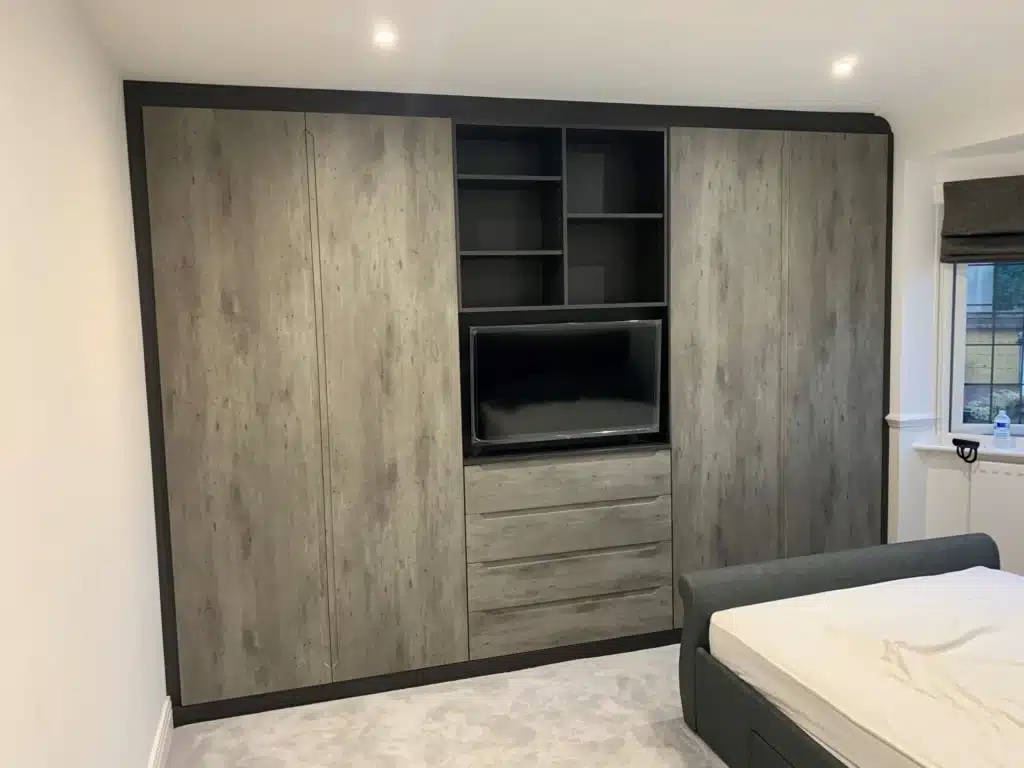 Freestanding furniture